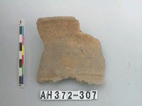 藏品(灰褐色夾砂陶口緣)的圖片